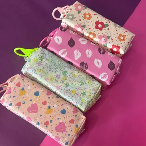 Estuche de Lápices Flores Colorido y Práctico
