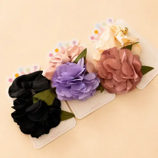 [EE25-2135] Moño scrunchie flor