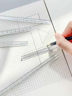 Regla Triangular de Plástico Transparente 20 cm - Imagen 3