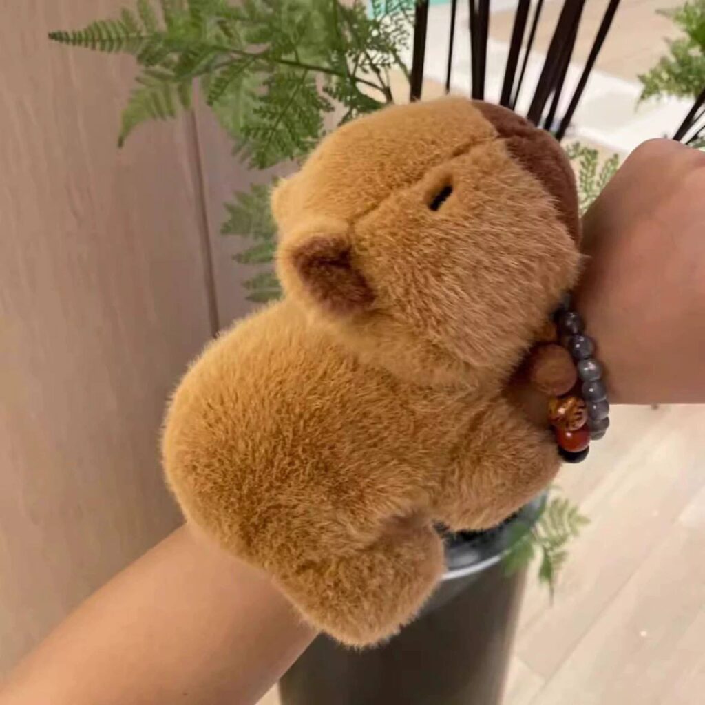 Capypulsera brazalete de felpa con cierre a precion