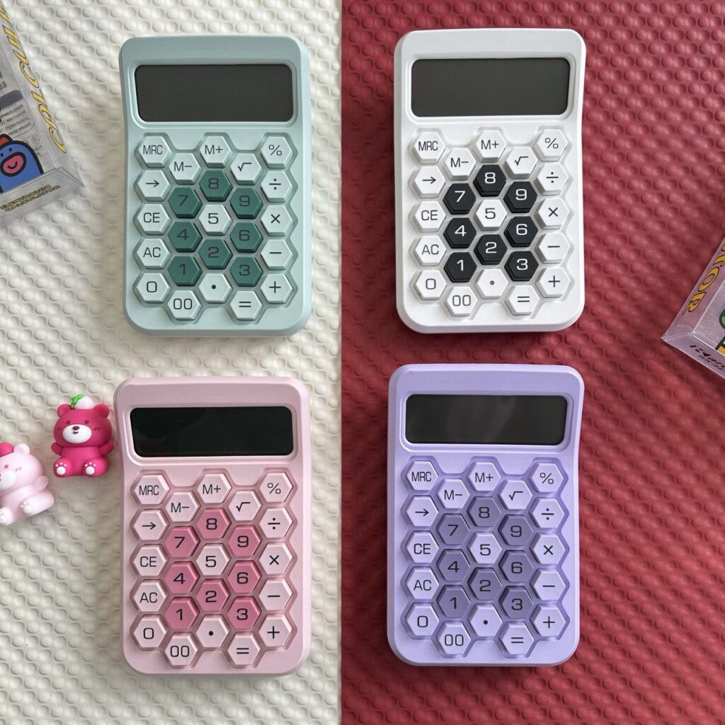 Calculadora Kawaii con Botones en Forma de Panel de Abeja