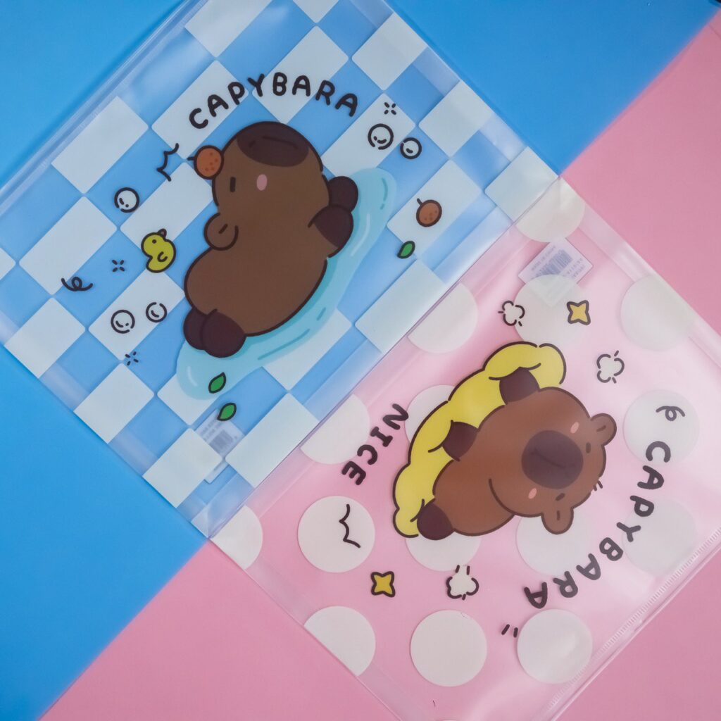 Bolsa con Cremallera de Rayas con Diseño de Capybara