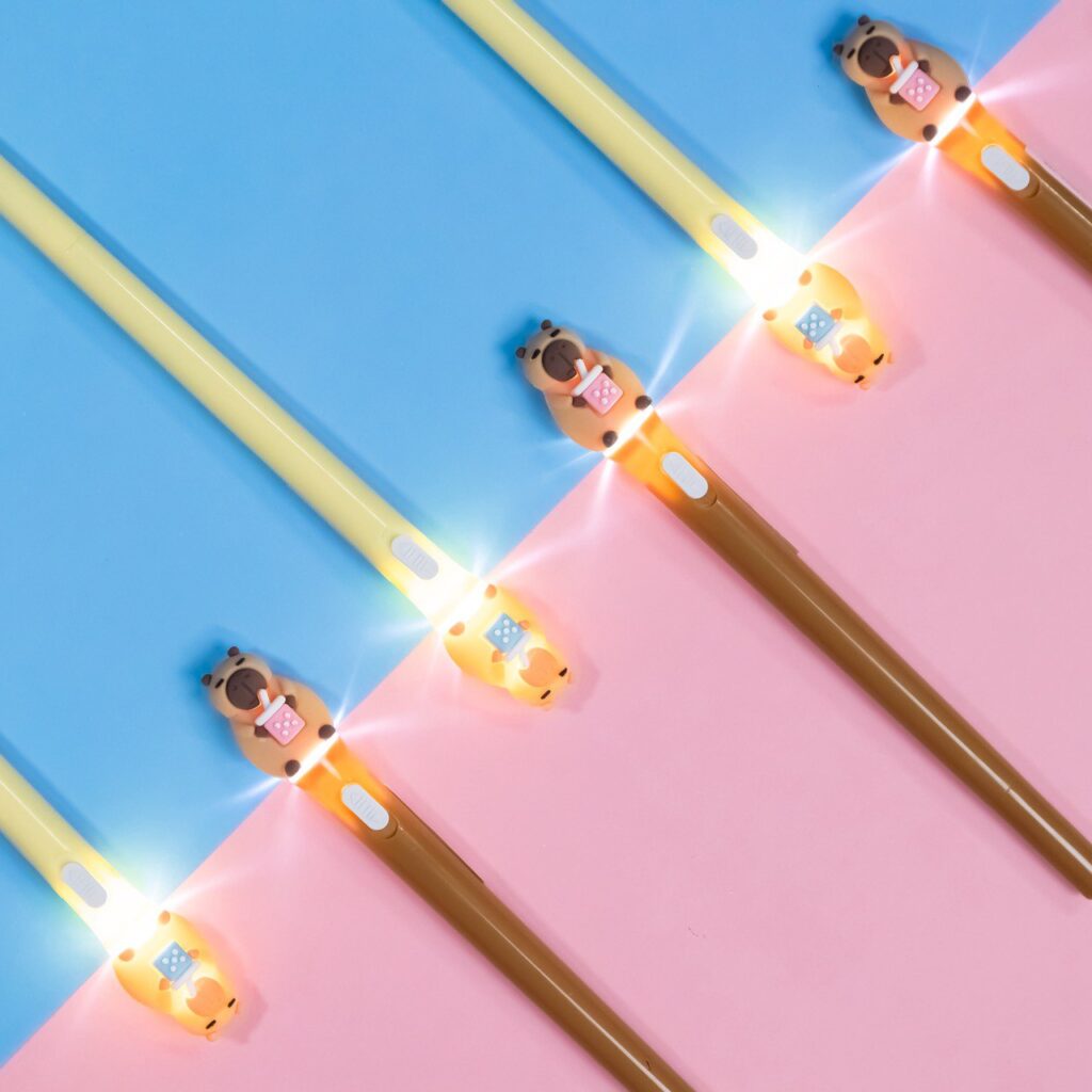 Bolígrafo con Luz de Capybara, 2 Modelos Surtidos