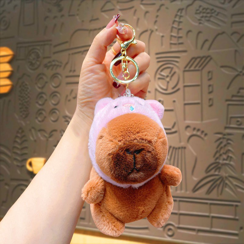Llavero de Peluche Capybara con Gorros de Animales