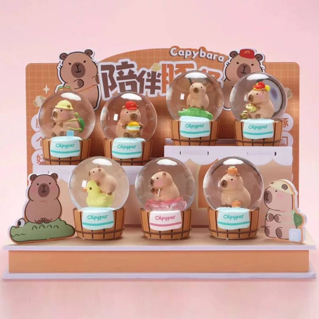 Esferas de Cristal con Luz y Figuras de Capybara