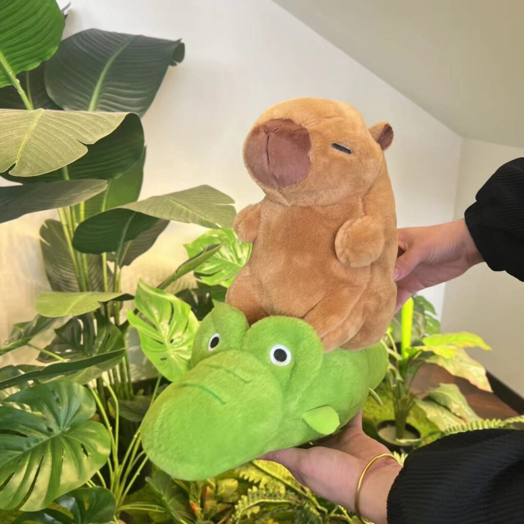 Peluche Capybara con Cocodrilo, 3 Tamaños Disponibles