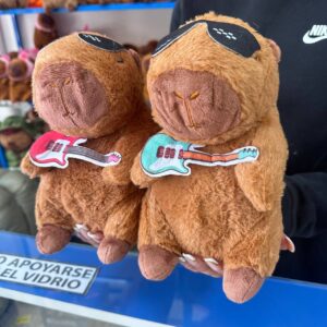 Peluche de Felpa Capybara con Guitarra