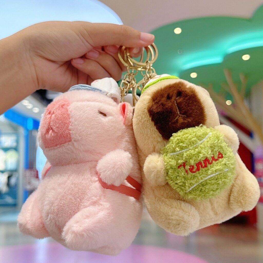 Llavero Capybara Beisbolero Peluche 4 Colores