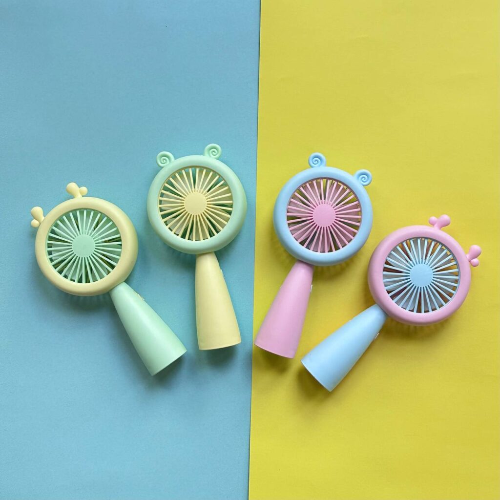 Ventilador con luz kawaii Recargable 4 Colores