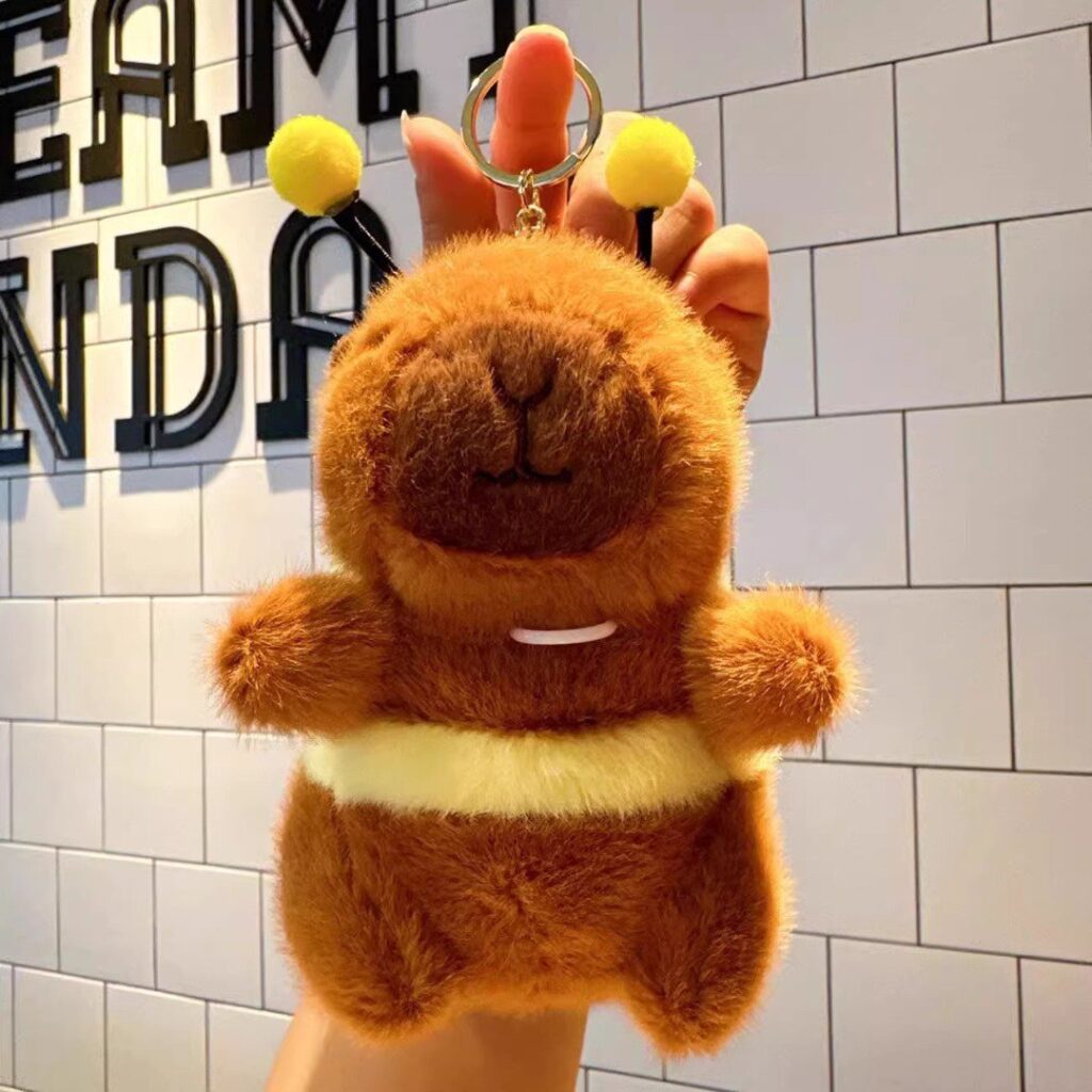 Llavero Peluche Capybara Abejita 🐝✨