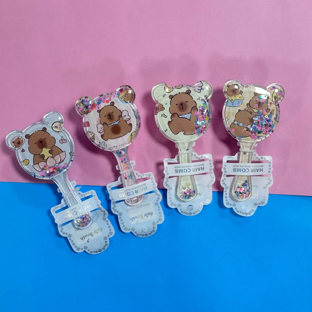 Peine Brillante con Orejas diseño de Capybara