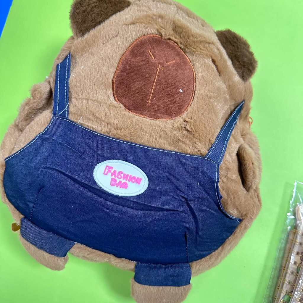 Mochila Estilo Peluche de Capybara Único Modelo