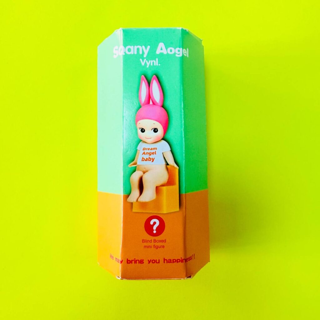 Accesorio Sonny Angel Sentado para Celular | Modelo Misterioso