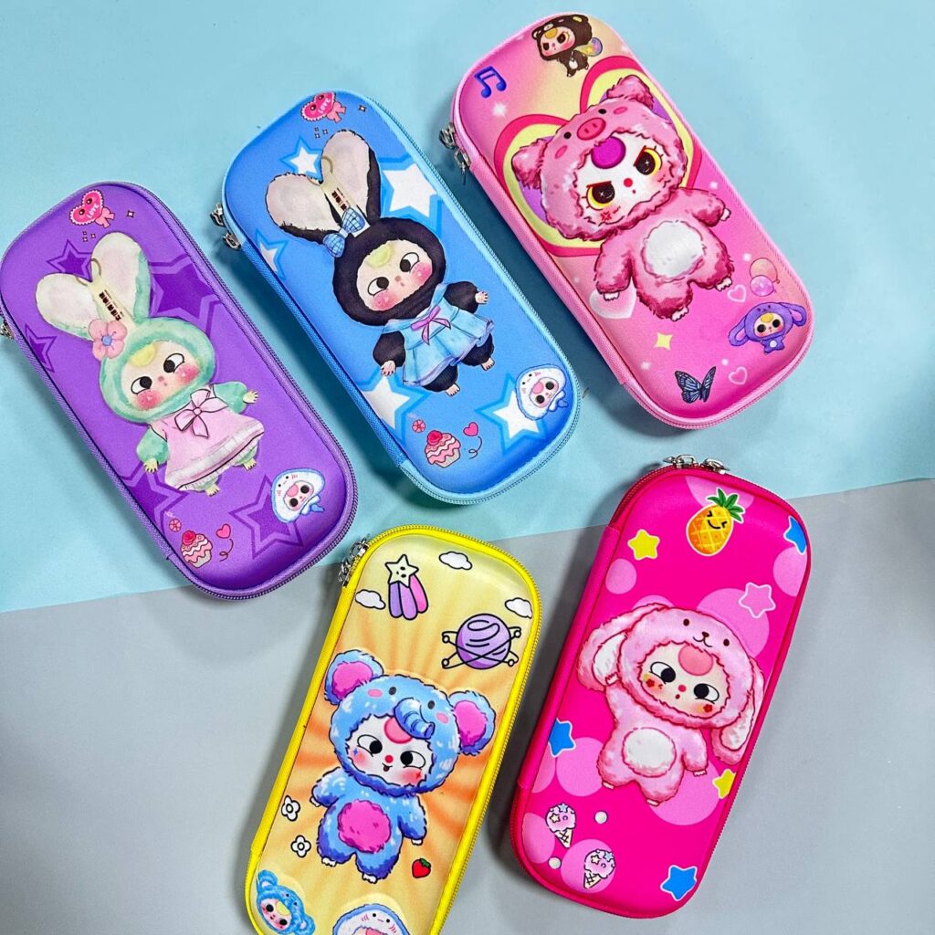 🎒 Estuche con Relieve Baby Three ✨