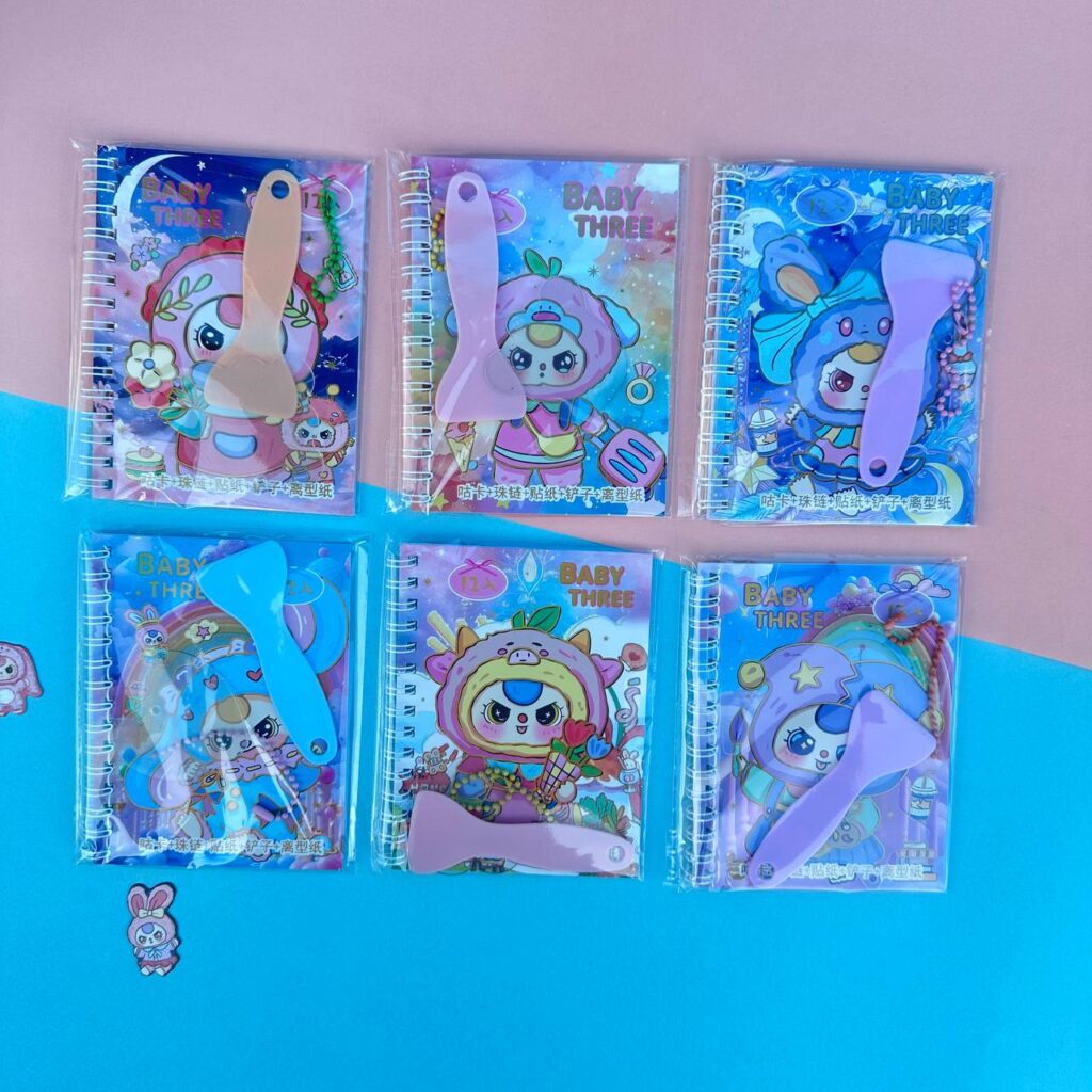 📘 Álbum de Stickers + Espátula Baby Three 🐻✨