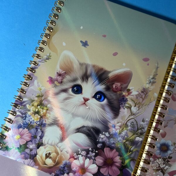 Libreta Holográfica Gatito | A5 | 4 Colores Surtidos 😺✨ - Imagen 5
