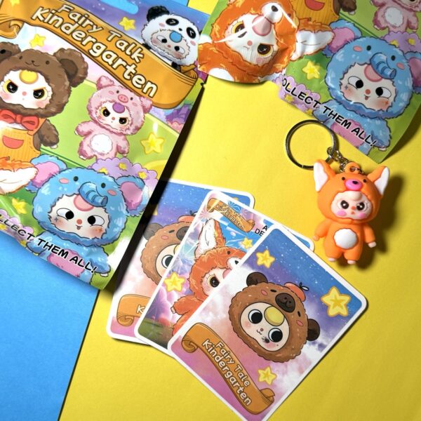 Bolsita Sorpresa Baby Three | 3 Tarjetas + Llavero 🎁 - Imagen 4