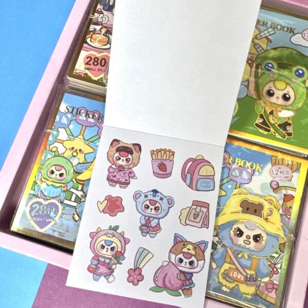 Libreta de Stickers Baby Three | Modelos Surtidos 🐣✨ - Imagen 4