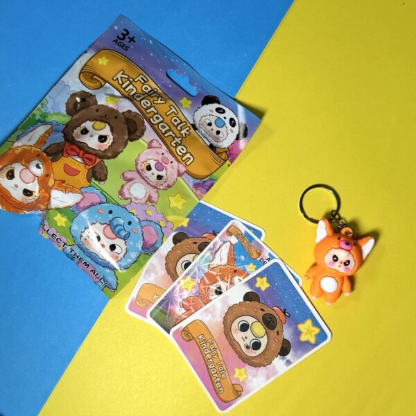Bolsita Sorpresa Baby Three | 3 Tarjetas + Llavero 🎁 - Imagen 6