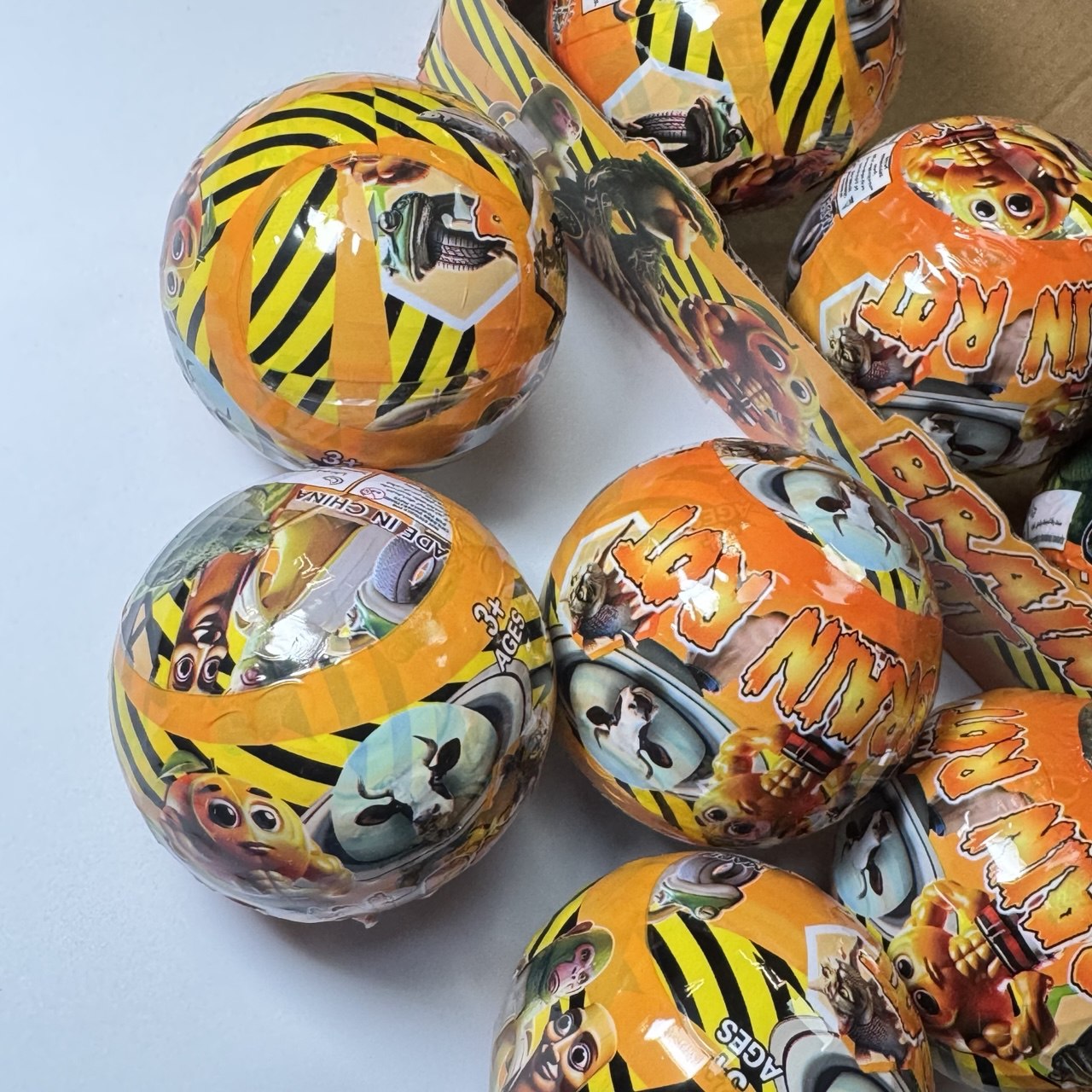 🎁 BOLA SORPRESA DE JUGUETE – Tralalero Tralala