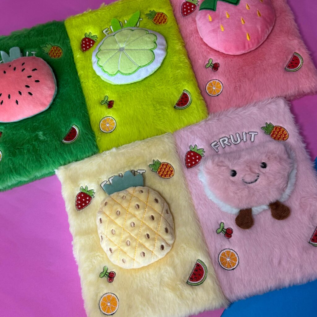 🍓🧁 Libreta Peluda con Frutitas Kawaii 3D