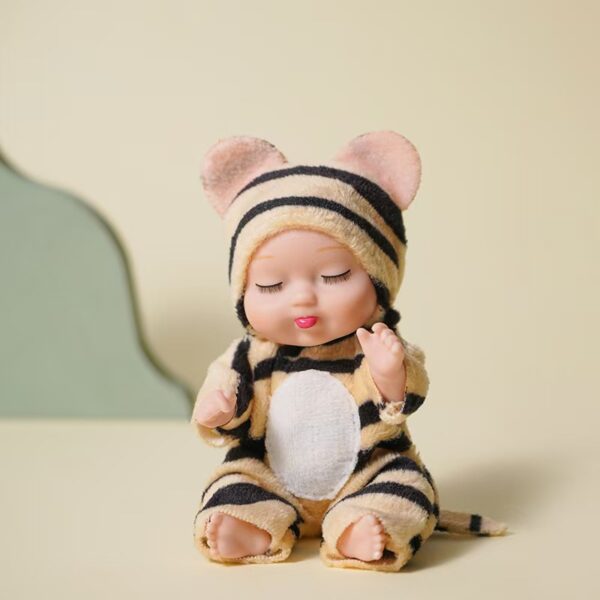🧸 JUGUETE DE MUÑECA – MINI FIGURA 9 CM - Imagen 4