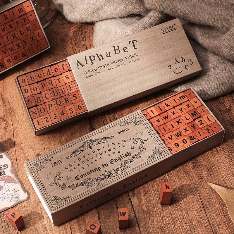 Kit de 70 Sellos de Madera con Letras y Números Vintage