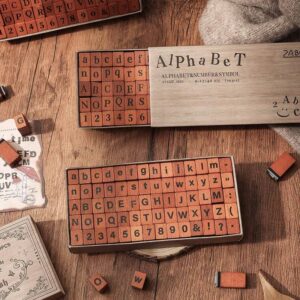 Kit de 70 Sellos de Madera con Letras y Números Vintage - Imagen 4
